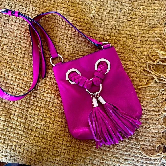 Michael Kors Small Messenger - Picture 1 of 3